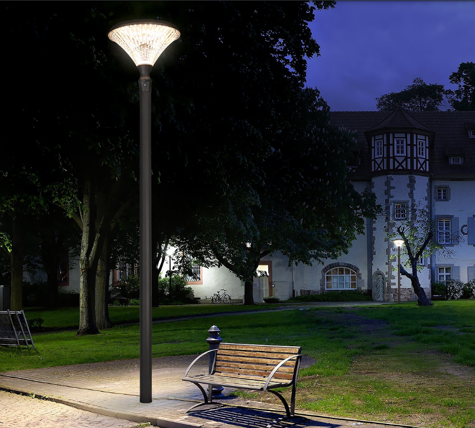 3.2m Prestige Style Solar Lamp - Perfect for entrances and car parks