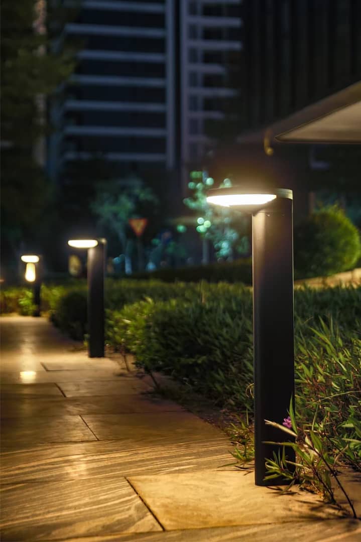 Discovery Style solar garden lamp