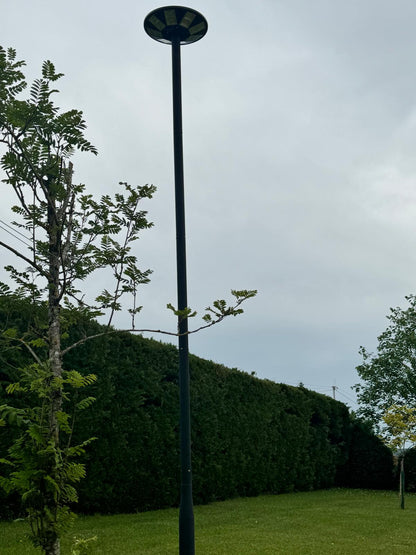 Verstellbarer Mast und wasserdichtes LED-Solarlampen-Set – ideale Stehlampe für einen großen Garten oder in der Nähe eines Schuppens